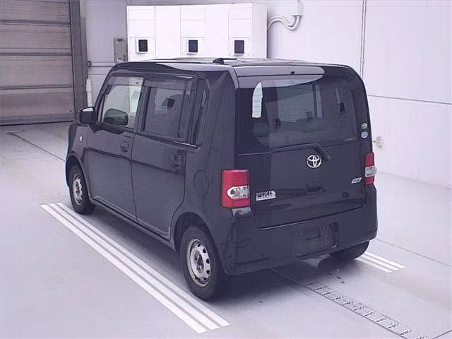 TOYOTA PIXIS SPACE