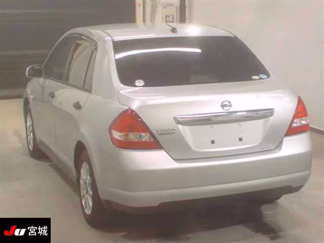 NISSAN TIIDA LATIO