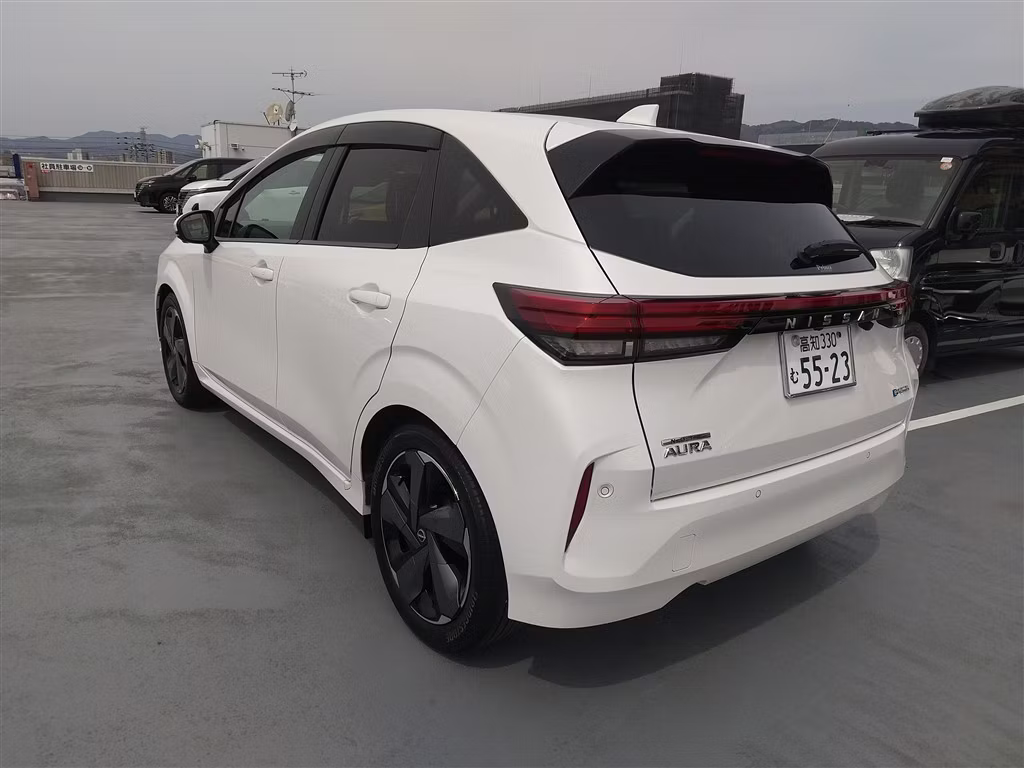 NISSAN AURA
