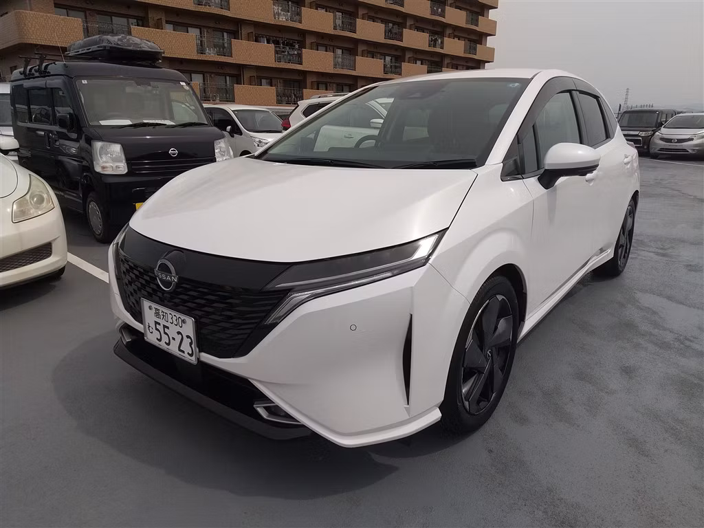 NISSAN AURA