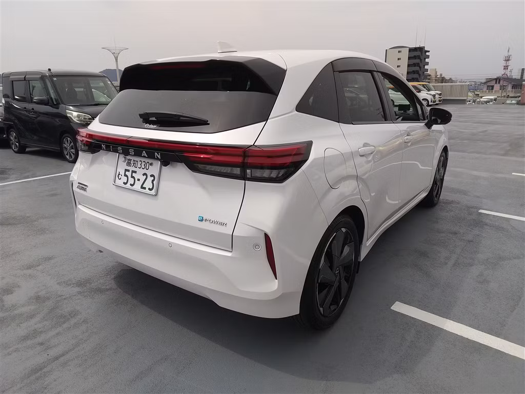 NISSAN AURA