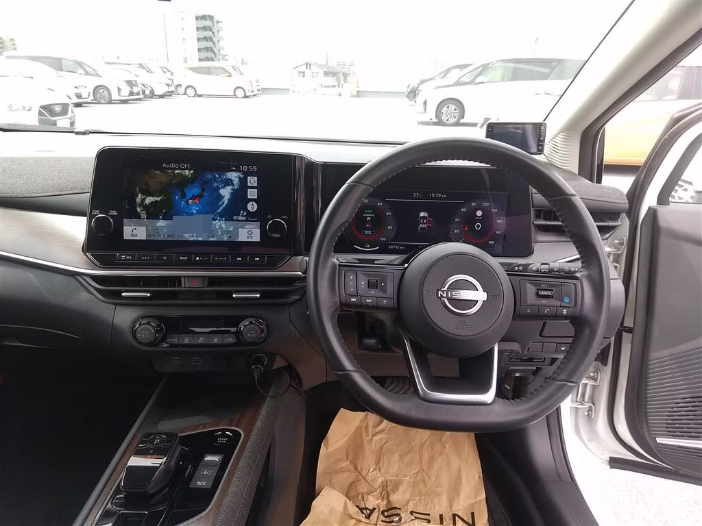 NISSAN AURA