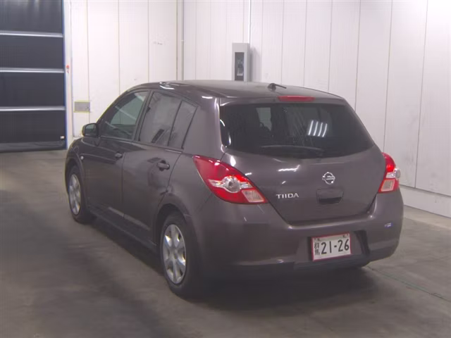 NISSAN TIIDA