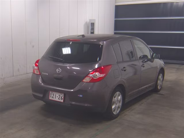 NISSAN TIIDA