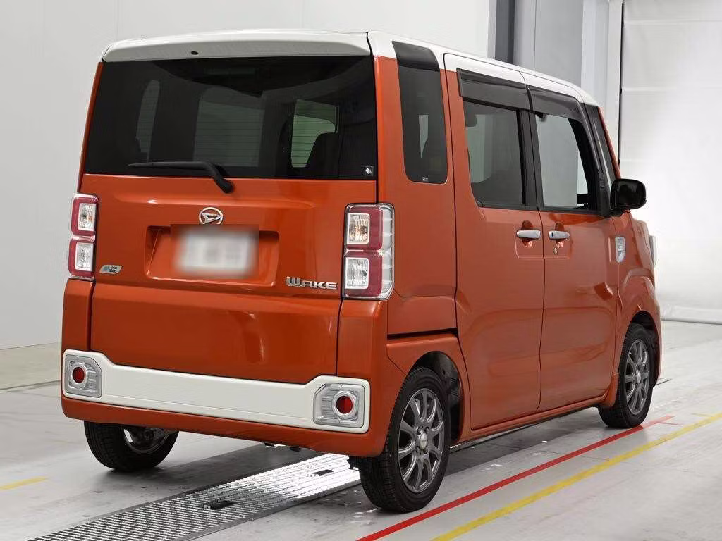 DAIHATSU WAKE