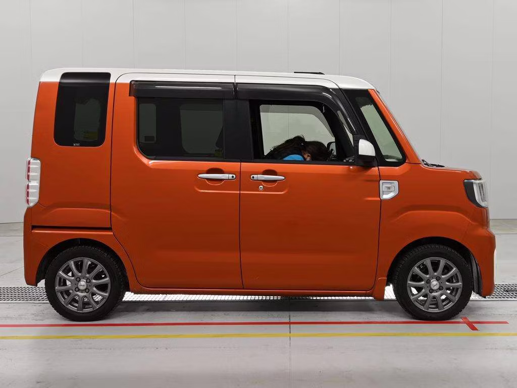 DAIHATSU WAKE