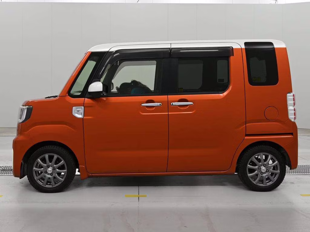 DAIHATSU WAKE