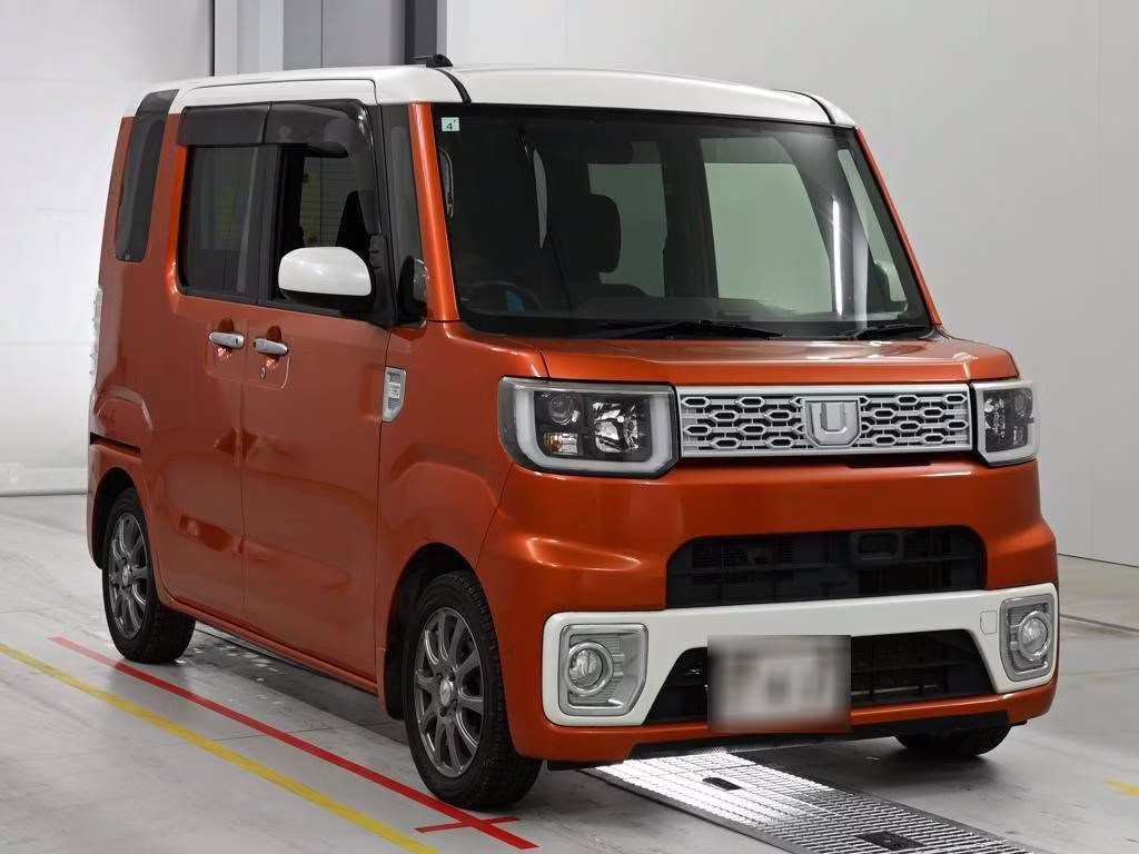 DAIHATSU WAKE
