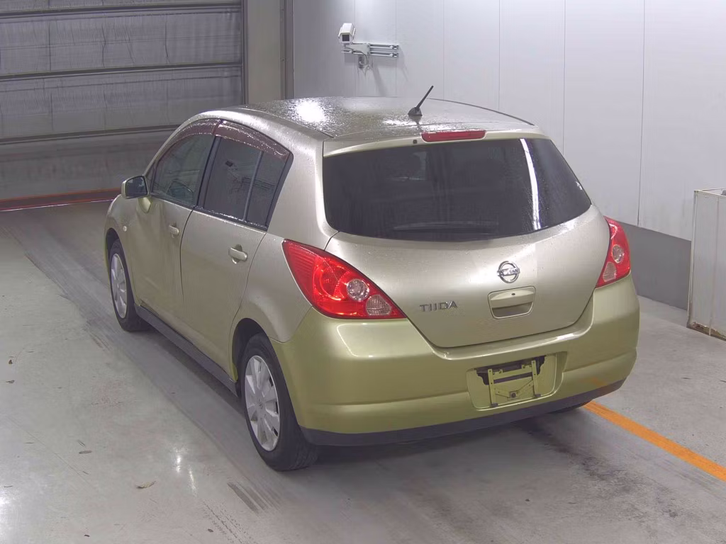 NISSAN TIIDA