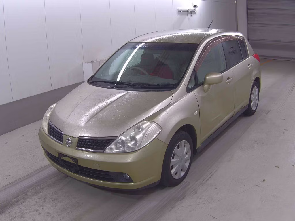 NISSAN TIIDA