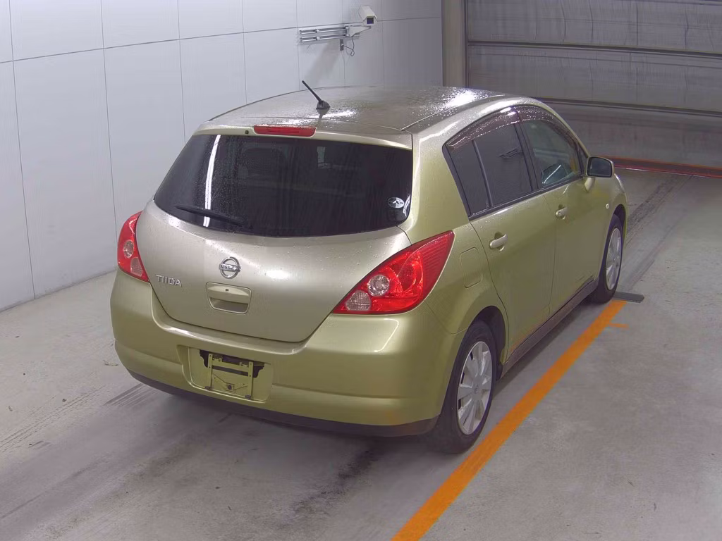 NISSAN TIIDA