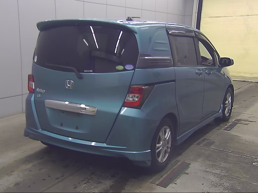 HONDA FREED SPIKE