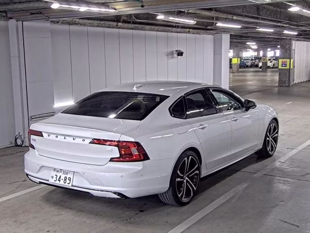 VOLVO V90