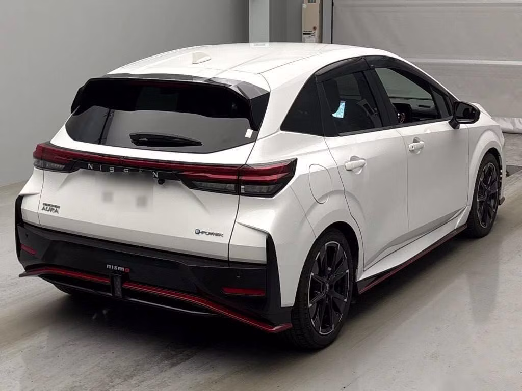 NISSAN AURA
