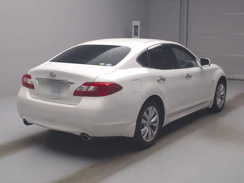 NISSAN FUGA