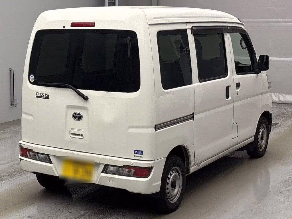 TOYOTA PIXIS VAN