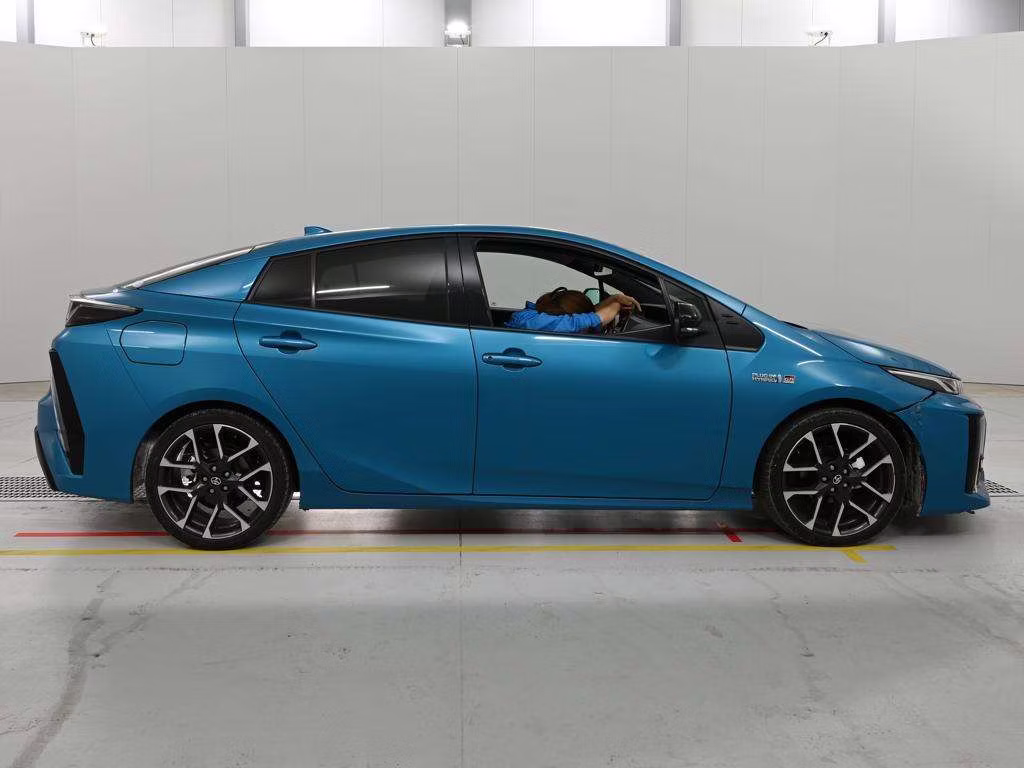 TOYOTA PRIUS PHV