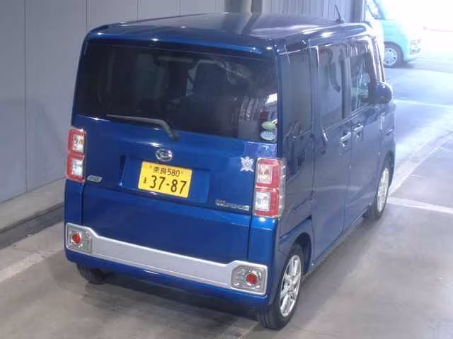 DAIHATSU WAKE