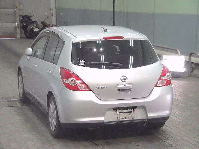 NISSAN TIIDA