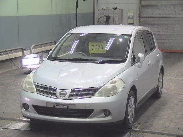 NISSAN TIIDA