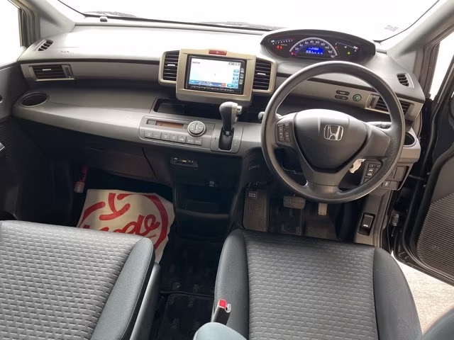 HONDA FREED SPIKE