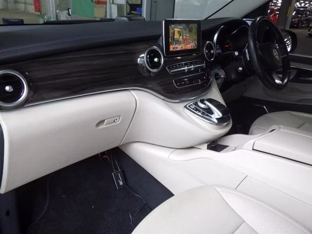 MERCEDES-BENZ V-CLASS