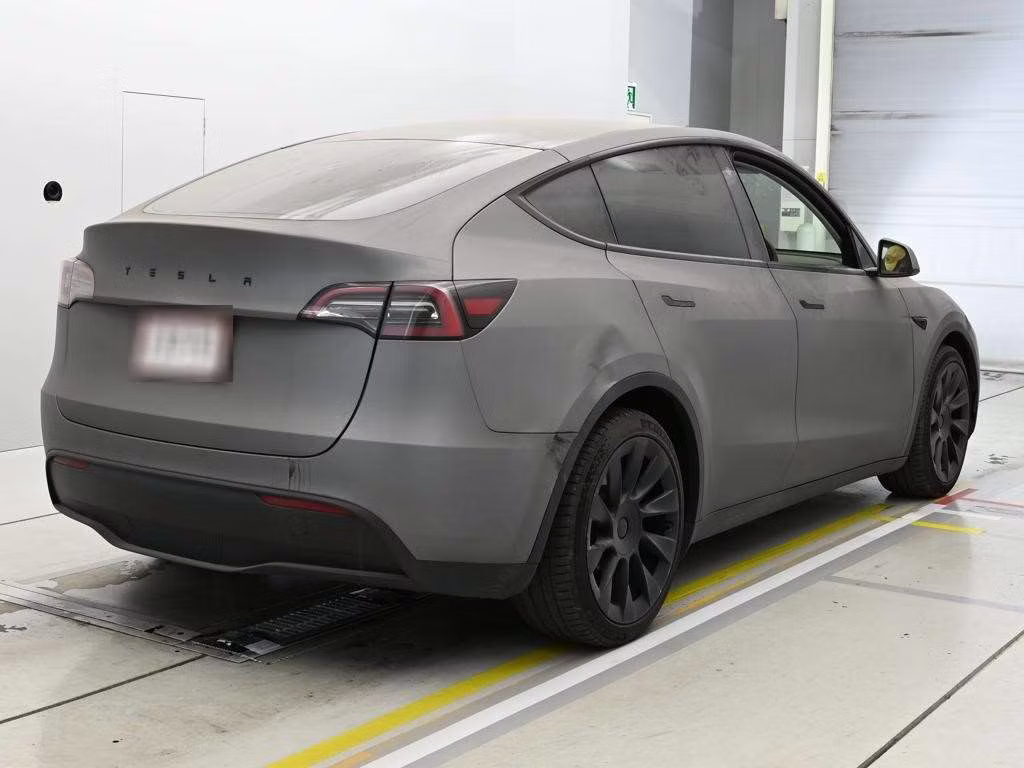 TESLA MODEL Y