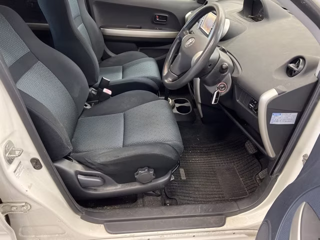 TOYOTA IST