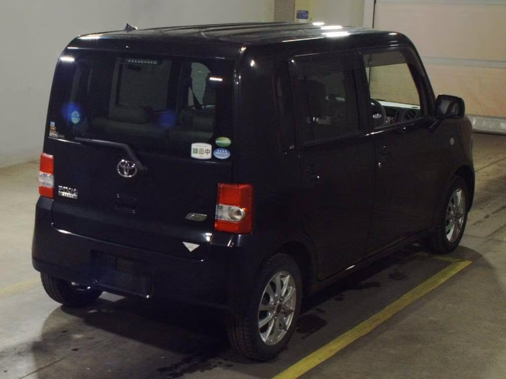 TOYOTA PIXIS SPACE