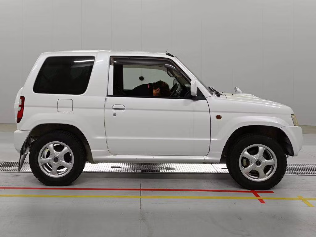 MITSUBISHI PAJERO MINI