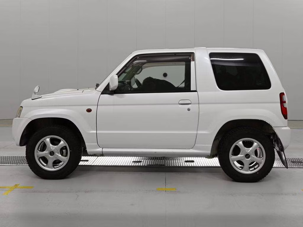 MITSUBISHI PAJERO MINI