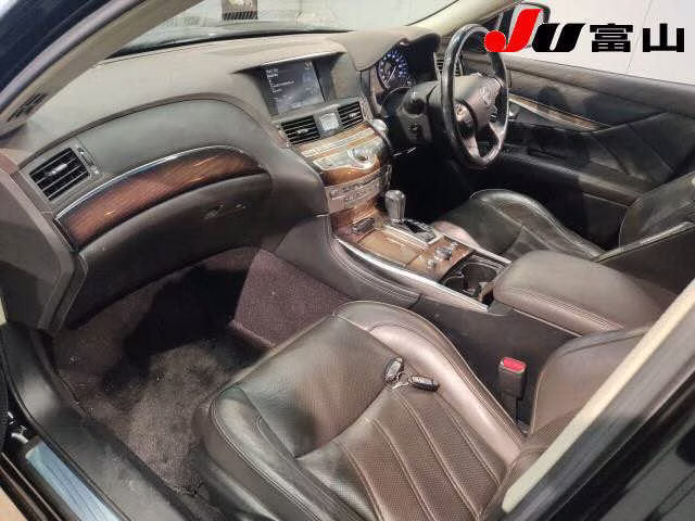 NISSAN FUGA
