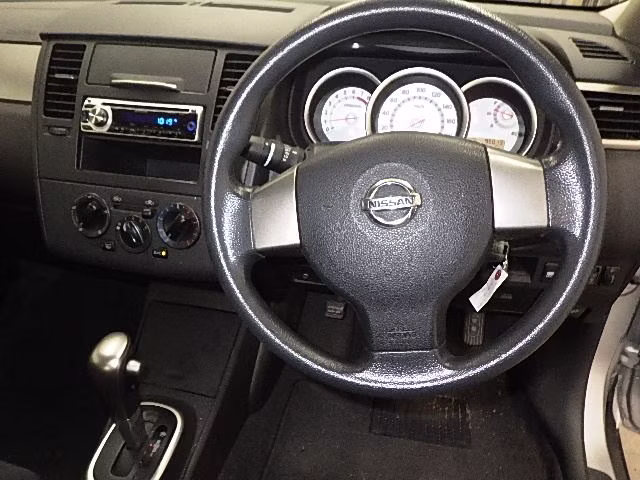 NISSAN TIIDA LATIO