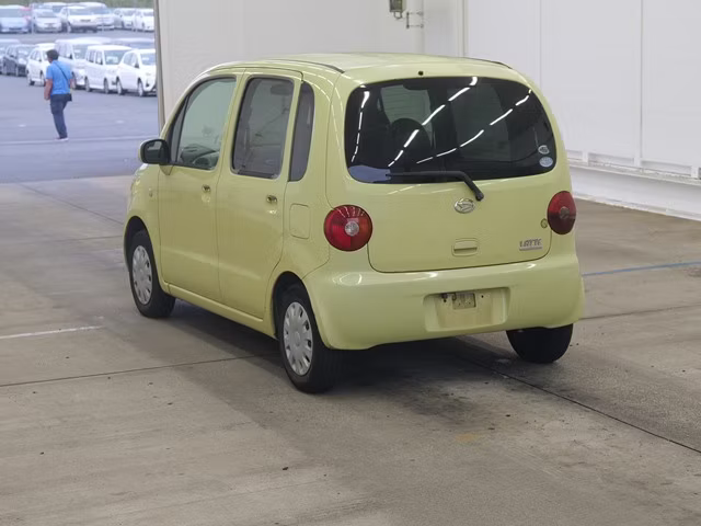 DAIHATSU MOVE LATTE