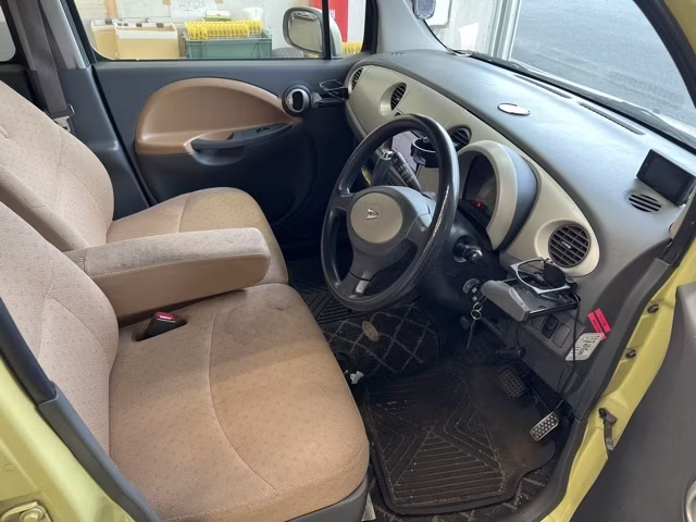DAIHATSU MOVE LATTE