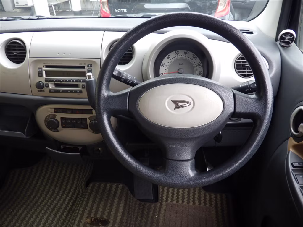 DAIHATSU MOVE LATTE
