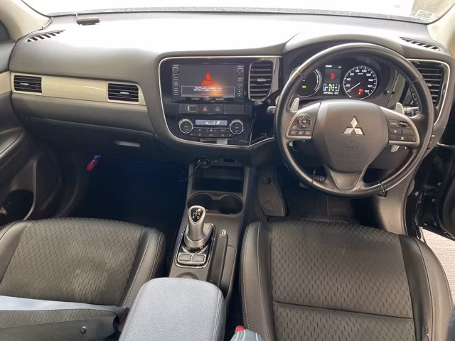 MITSUBISHI OUTLANDER