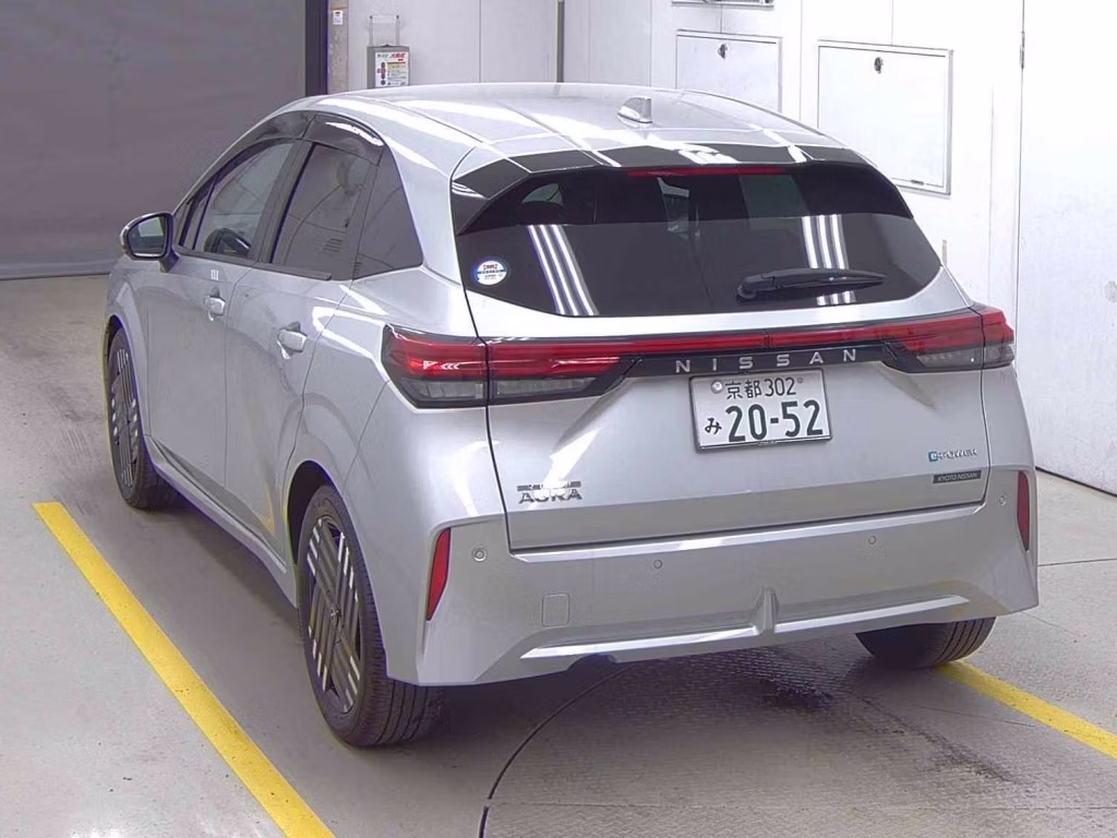NISSAN AURA