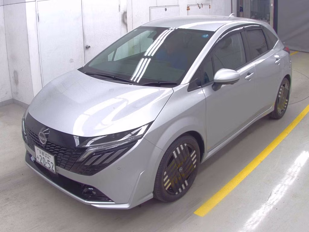 NISSAN AURA