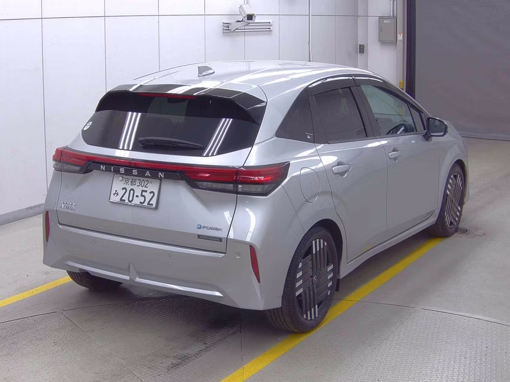 NISSAN AURA