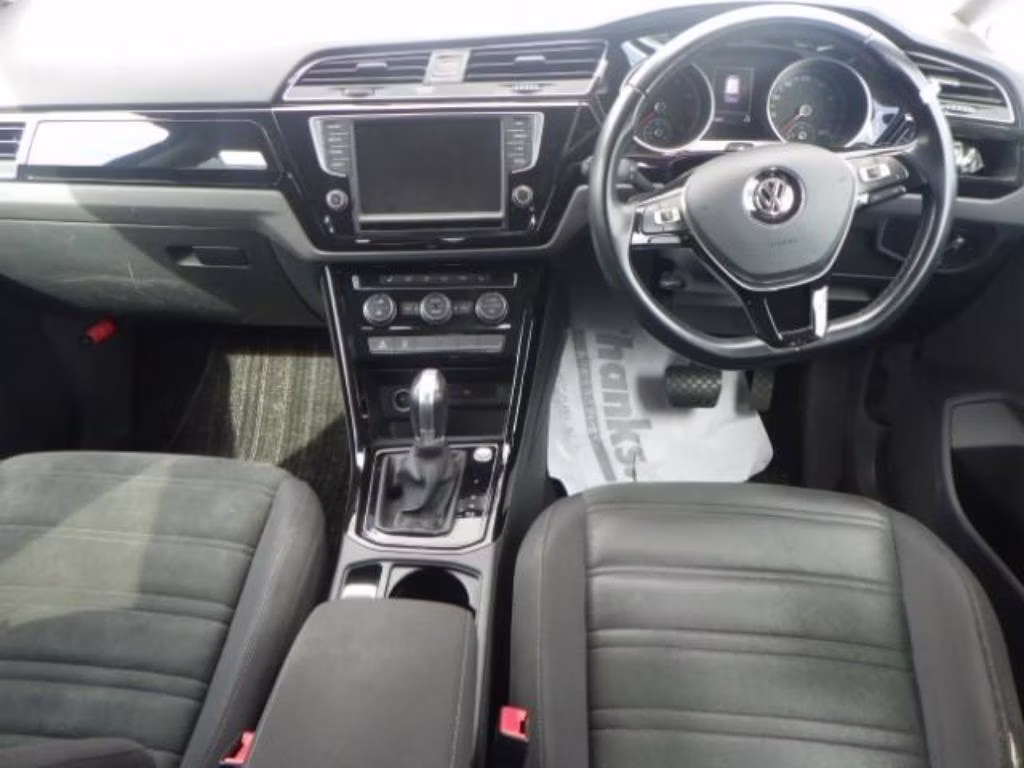VOLKSWAGEN TOURAN