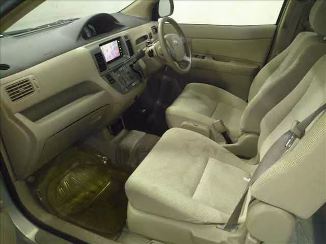 TOYOTA RAUM