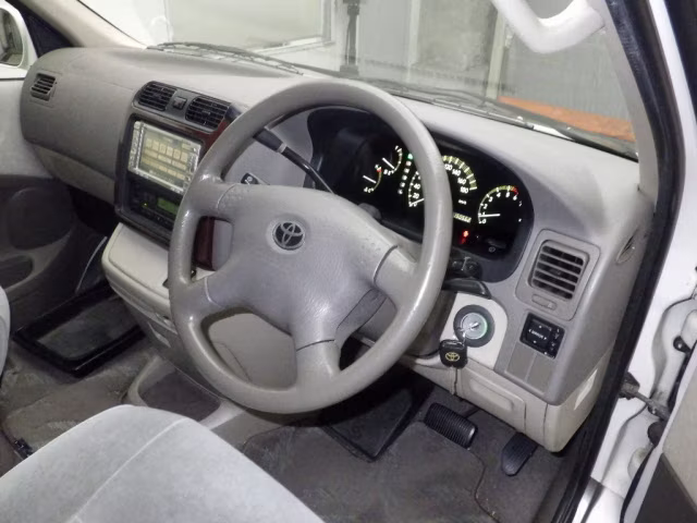 TOYOTA GRAND HIACE