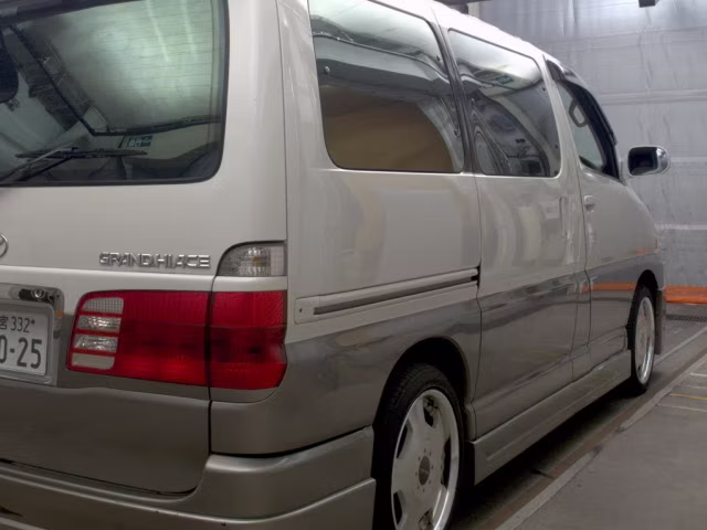 TOYOTA GRAND HIACE