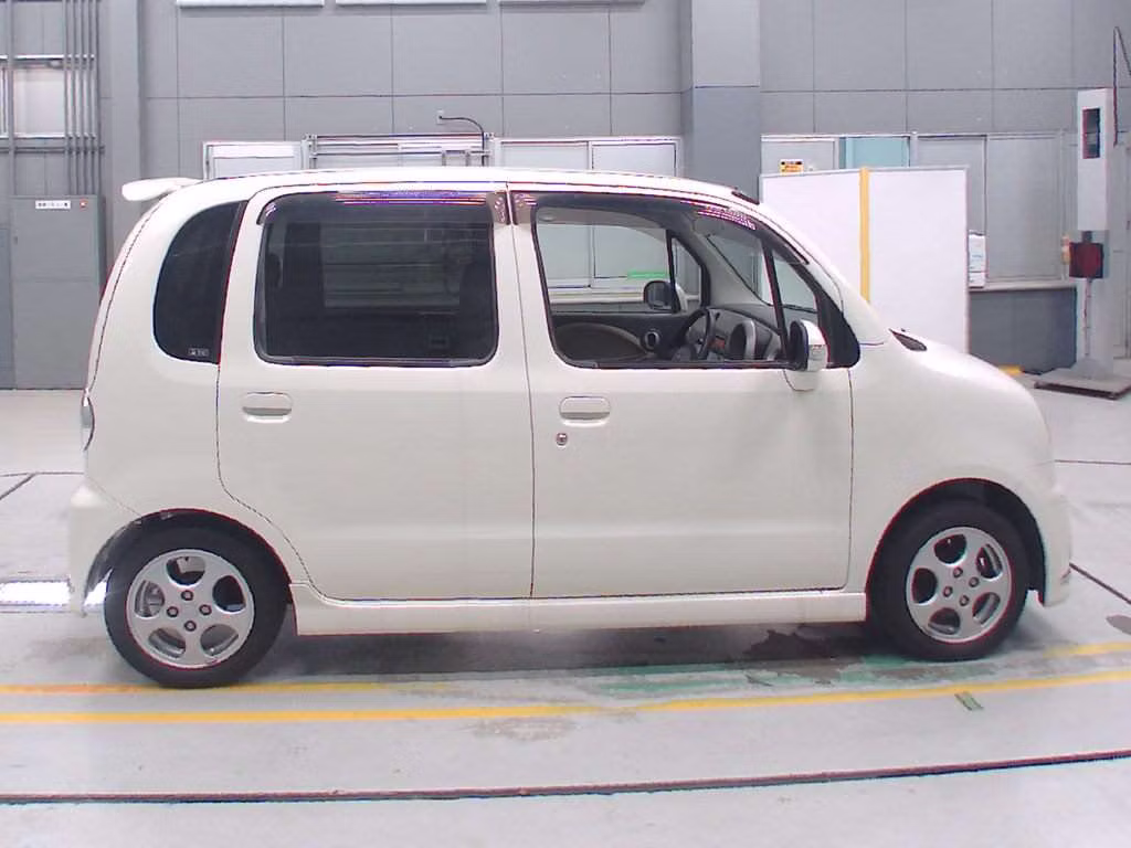 DAIHATSU MOVE LATTE