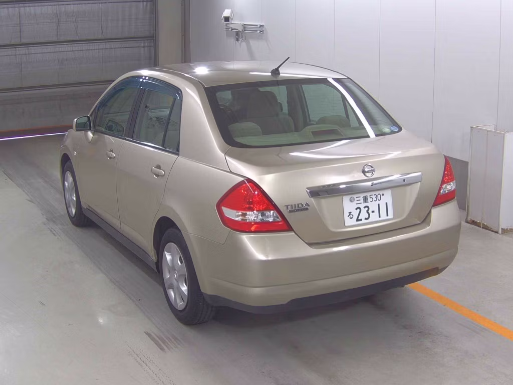 NISSAN TIIDA LATIO