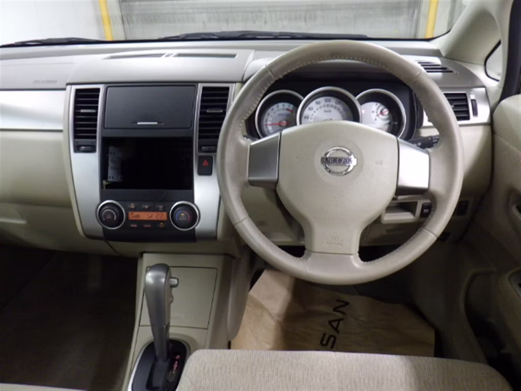 NISSAN TIIDA LATIO