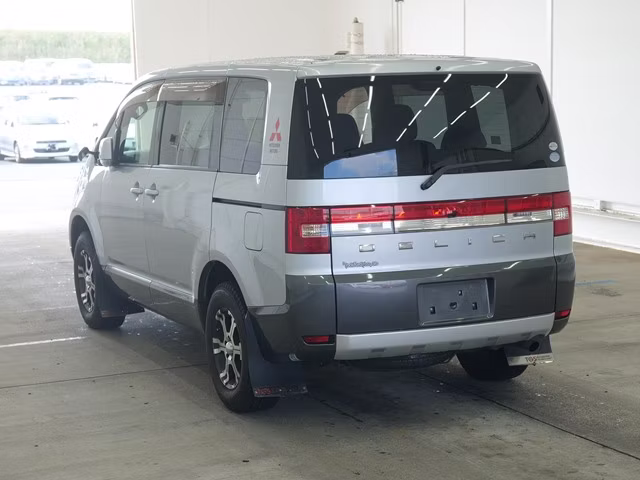 MITSUBISHI DELICA D:5