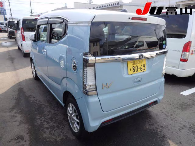 HONDA N-BOX SLASH