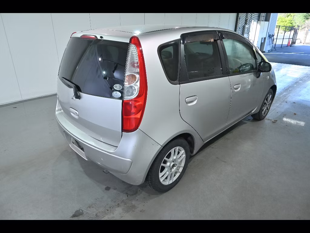 MITSUBISHI COLT